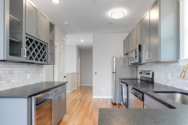 Apartment #5 - Available 9/1/25 (or later this month) - 1122 Bainbridge Street