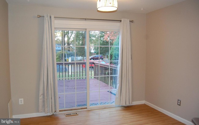 Building Photo - 284 Oakwood Village Ct