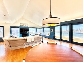 Building Photo - 2524 Ocean Dr