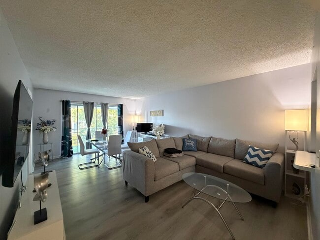 Building Photo - 1630 Embassy Dr