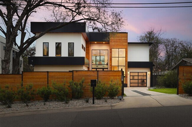 Building Photo - 1118 Mariposa Dr