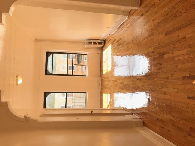 Building Photo - 5 Spencer Ct