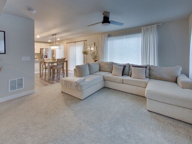 Foto del edificio - Creekside At Lorson Ranch 4BD/2.5BA w/ A/C!