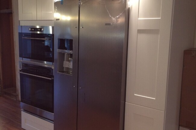 kitchen appliances - 612 E Rd
