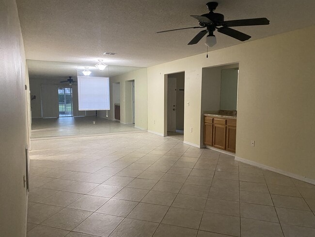 Foto del edificio - 8107 Olympia Ct