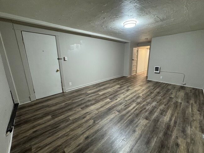 Living Room - 845 W Whitman St