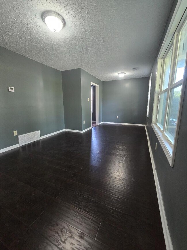 Building Photo - 1535 Oberle Ave