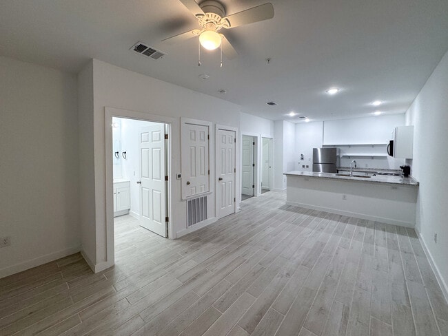 Foto del edificio - 1501 E Southcross Blvd