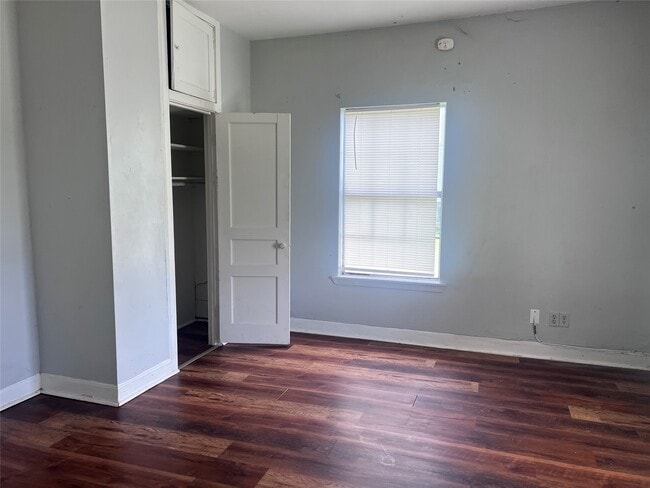 Foto del edificio - 613 Harrison Ln