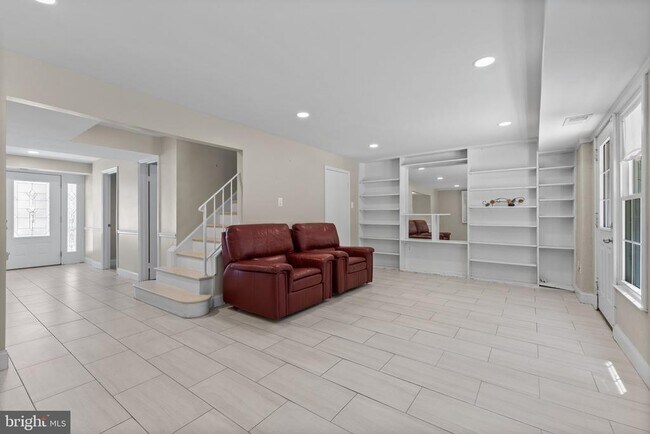 Foto del edificio - 4305 Birchlake Ct