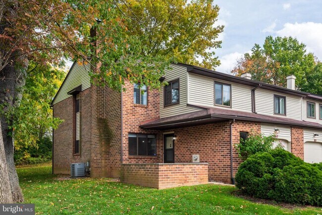 Foto del edificio - 201 Fairfax Ct