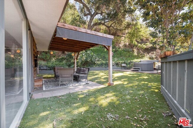 Building Photo - 1430 Benedict Canyon Drive