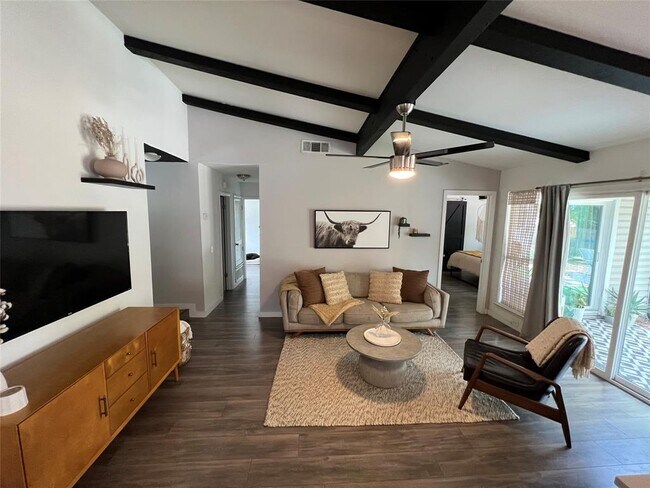 Foto del edificio - 7314 Shadywood Dr
