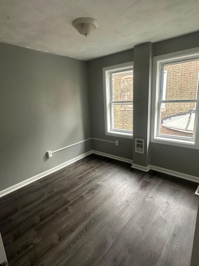 Building Photo - Renovated 3 Bedroom Home