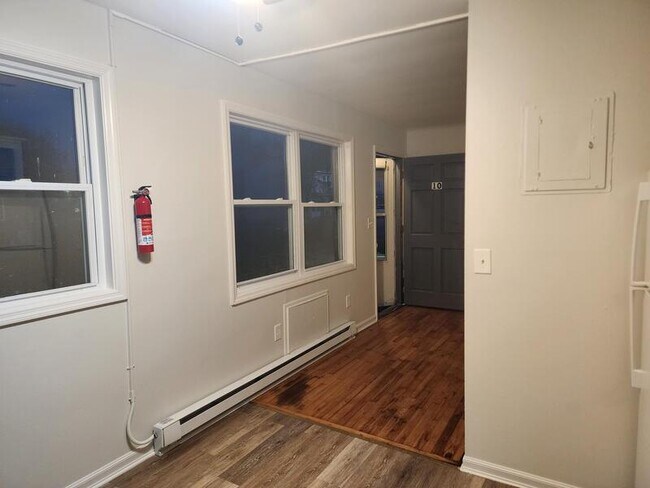 Foto del edificio - 11 Alexander Dr