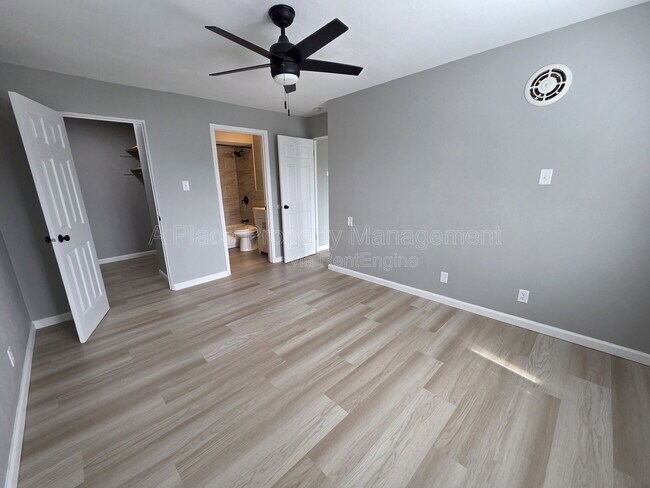 Foto del edificio - 2727 Hampton Ave