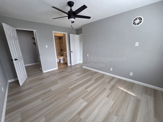 Building Photo - 2727 Hampton Ave