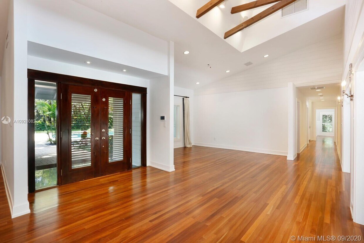 Foto principal - 4685 SW 74th St