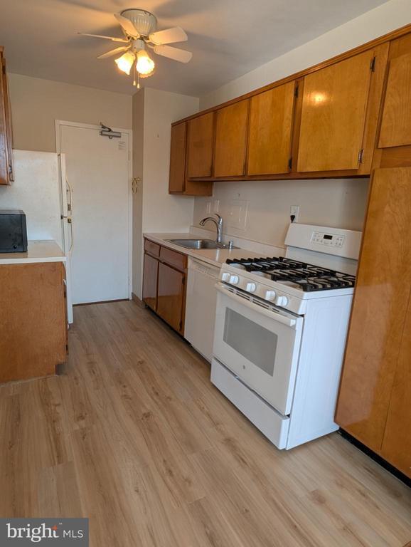 Foto del edificio - 6641 Wakefield Dr