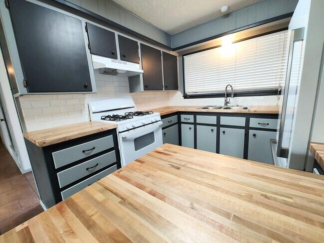 Foto del edificio - Charming 3 Bed 1 Bath Home Near UMC