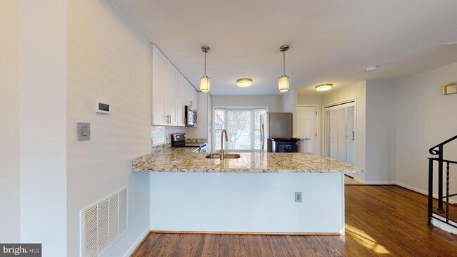 Foto del edificio - 2029 S Glebe Rd