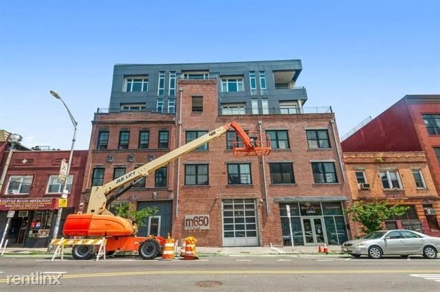 Primary Photo - 650 Montgomery St