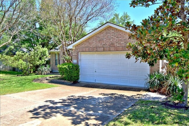 Building Photo - 807 Wild Petunia Way