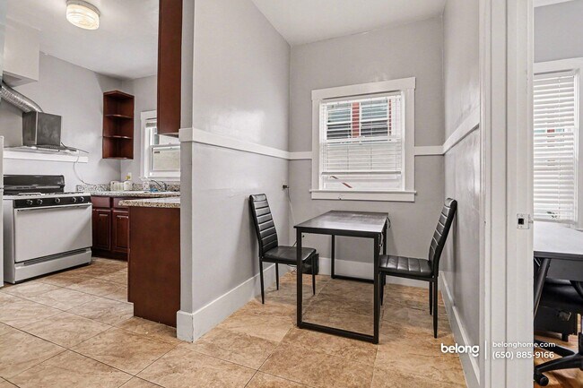 Foto del edificio - 2366 Virginia St