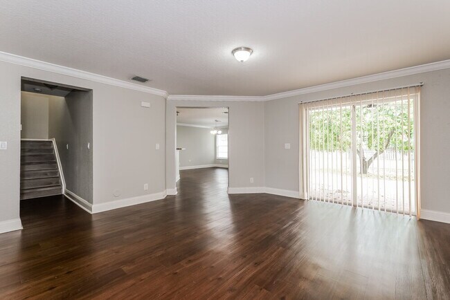 Foto del edificio - 11961 Donlin Dr