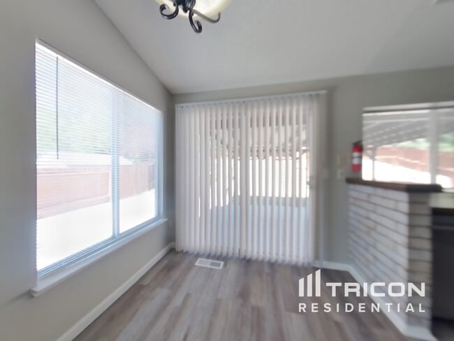 Building Photo - 6725 Canoe Hill Dr