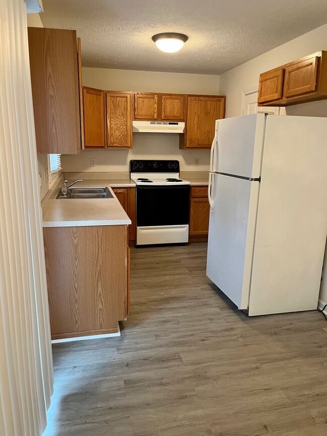 Building Photo - King George 3 Bedroom End Unit