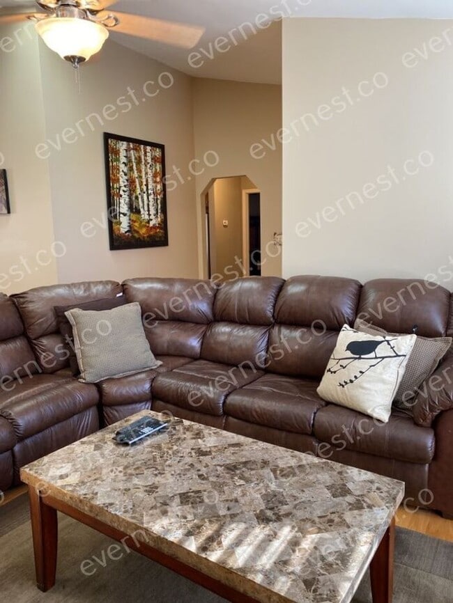 Building Photo - Stunning 3 Bed, 2 Bath House in Locust Gro...