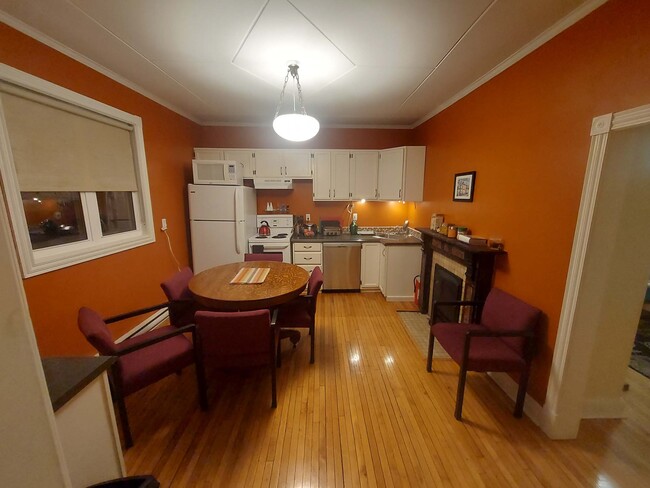 Building Photo - 17 Walshs Sq