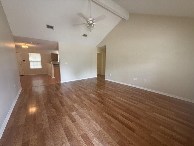 Foto del edificio - 535 N Forest Dr