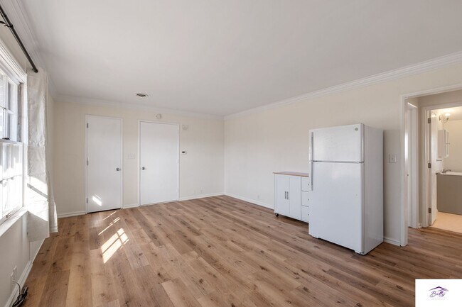 Foto del edificio - RENTAL PENDING!