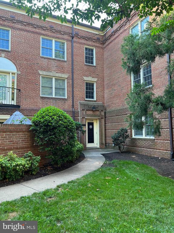 Primary Photo - 1109 N Pitt St
