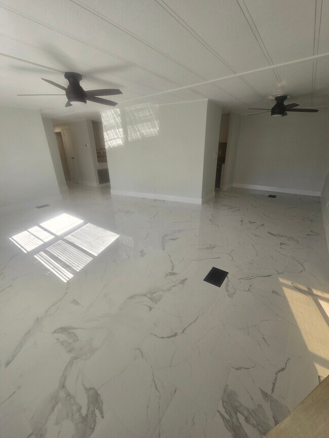 Foto del edificio - 1900 Augusta Rd