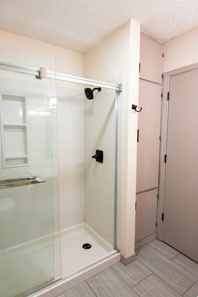 Building Photo - "Charming 2-Bedroom Duplex at 502 N. Cline...