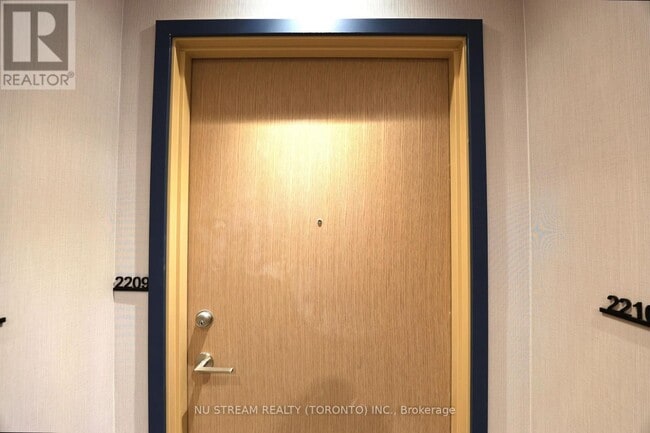 Photo du bâtiment - 395 Square One Dr