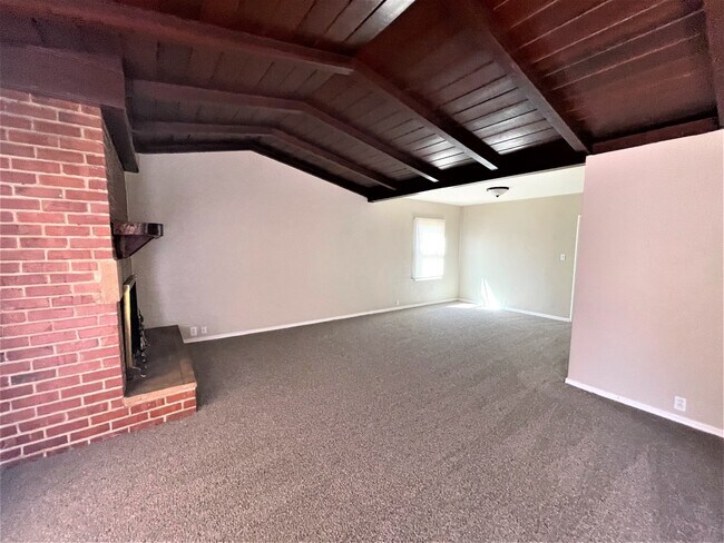 Building Photo - 215 Roney Ave