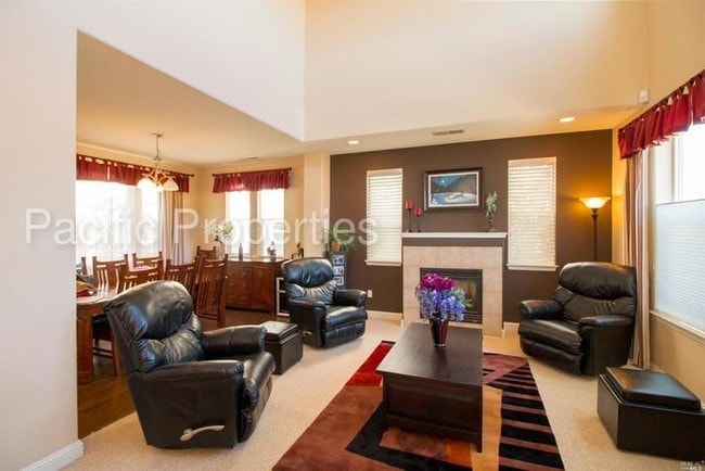 Building Photo - 2533 N Village Dr