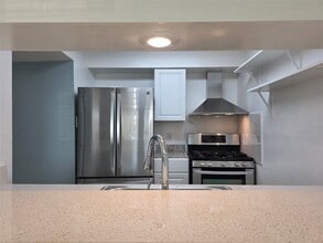 Building Photo - 1016 E Tri Oaks Ln