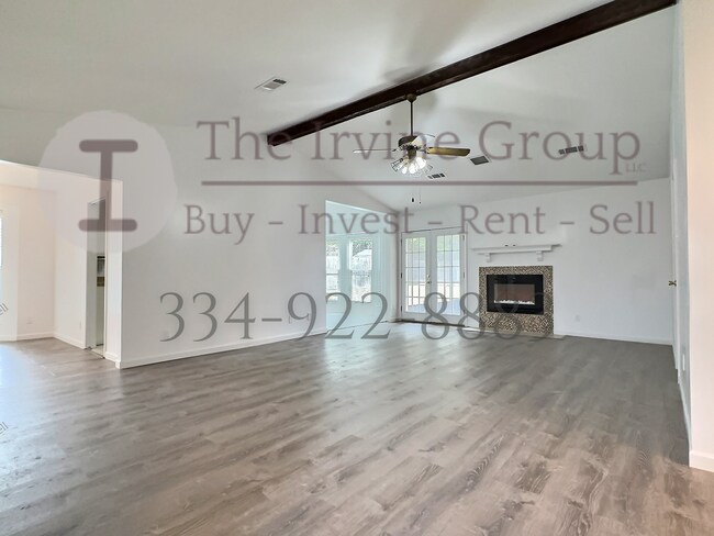 Foto del edificio - 3 bed 2 bath with 2 car garage