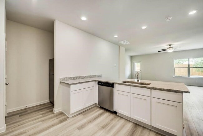 Building Photo - 1226 Parker Dr