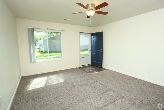 Building Photo - 1910 N Villa Ct