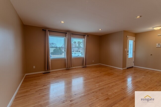 Building Photo - 3955 Setonhurst Rd