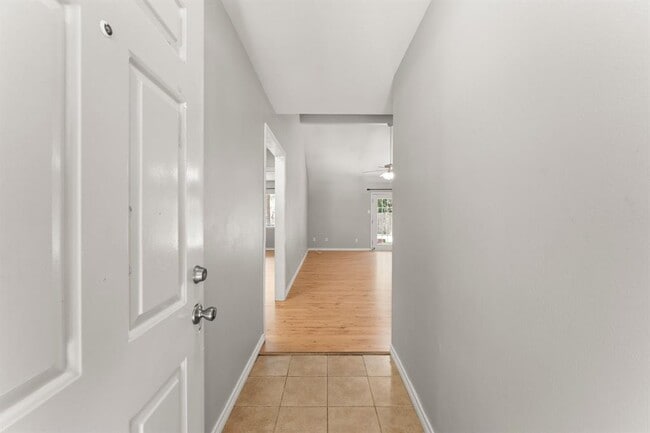 Building Photo - 25 Capewood Ct