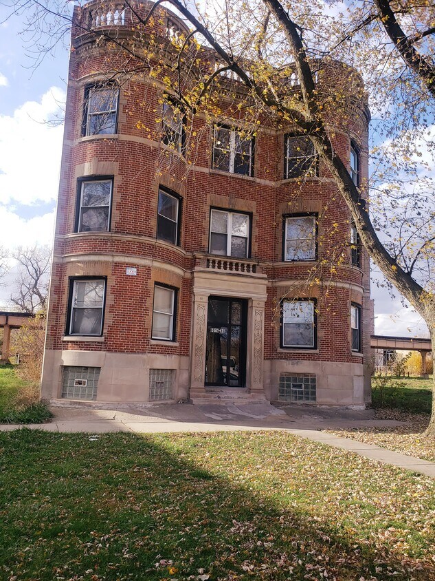 Primary Photo - 6014 S Calumet Ave