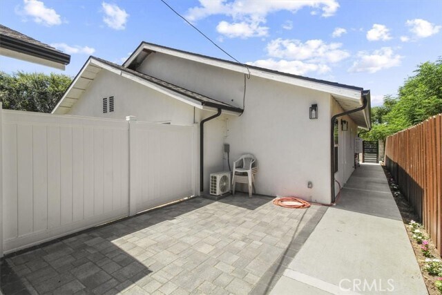 Foto del edificio - 8140 Louise Ave