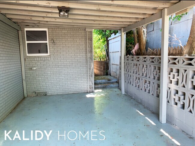 Building Photo - 1141 SW 52nd St